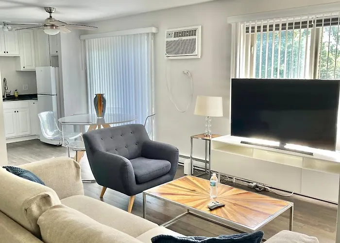Modern & Bright Oak Park - Walk Everywhere